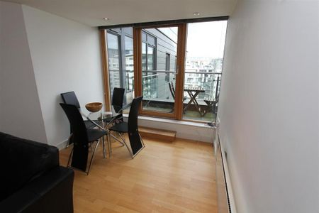2 bedroom flat to rent - Photo 3