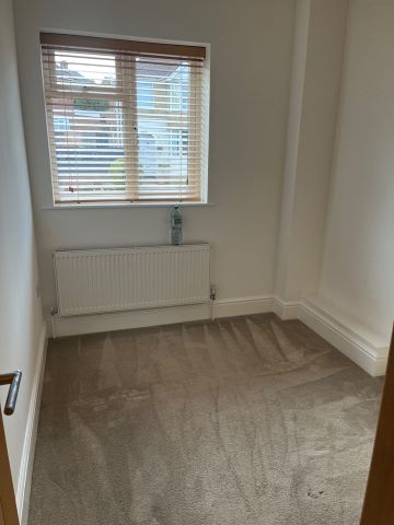 3 Bed Semi-Detached House, Strathmore Avenue, LU1 - Photo 3