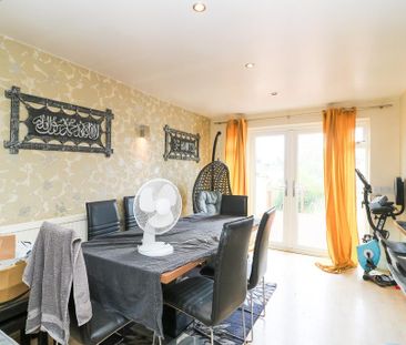 4 bedroom semi-detached house to rent - Photo 2
