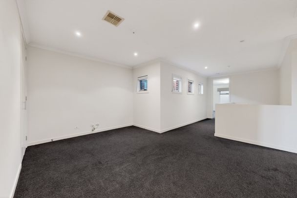 Contemporary Comfort in a Peaceful Surrey Hills Pocket - Photo 1