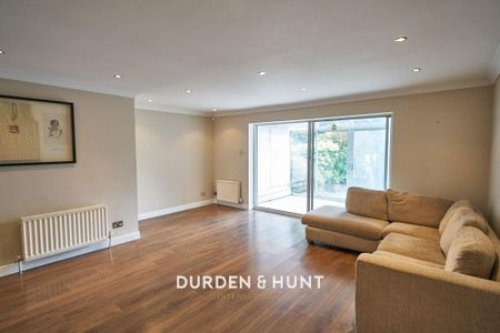 Tower Court, Ongar - Photo 2