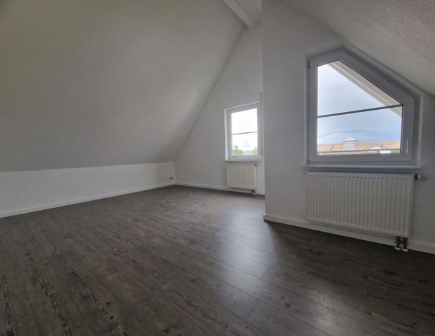 Schöne 3,5-Zimmer-Dachgeschosswohnung in zentraler Lage von Ammerbuch - Entringen - Photo 1