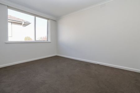 Spacious 2 Bedroom Unit Positioned Perfectly - Photo 4