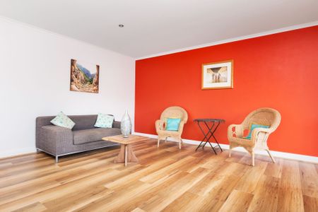 Premium Stylish Apartment with a Short Walk to North Sydney CBD - Photo 2