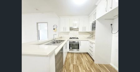 Generously Sized 2 Bedroom Apartment Penthouse - Photo 5