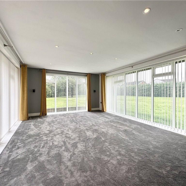 6 bedroom bungalow to rent - Photo 1