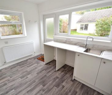 3 bedroom detached bungalow to rent - Photo 6