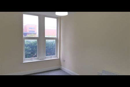 1 Bed Flat, Monk Bridge Road, LS6 - Photo 4