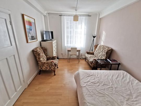 Studio to rent - Photo 1