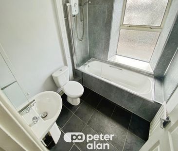 Wyndham Crescent - Photo 3