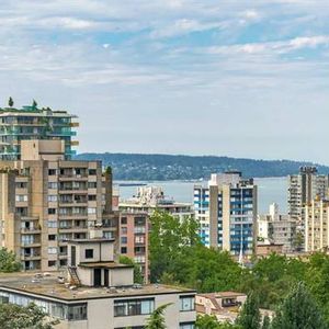 1 Bedroom 1 Bathroom - Downtown Vancouver Condo with Ocean Views - Photo 2