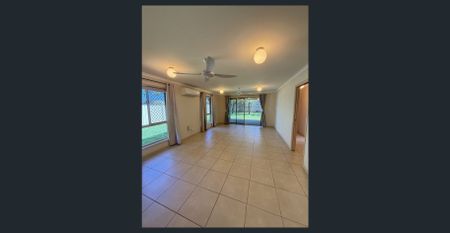 Beautiful Family Home at 1 Parkside Drive, Beerwah - Photo 3