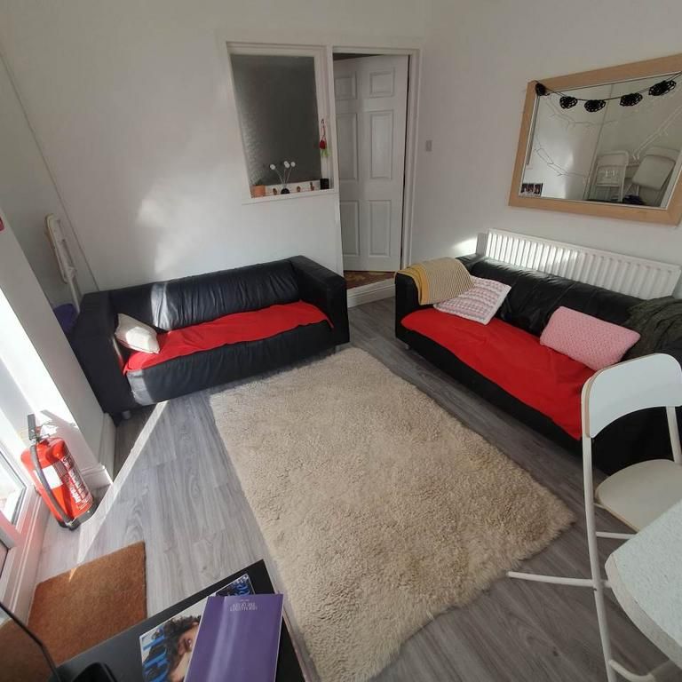 5 bedroom house to rent - Photo 1