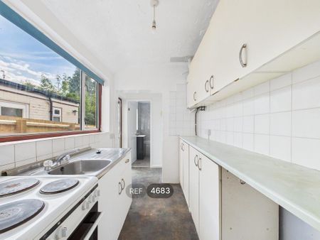 2 bedroom terraced house to rent - Photo 2