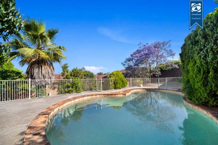 “Spacious 3-Bedroom Home with Pool & Alfresco Living” - Photo 3