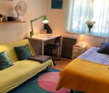 Bright and comfortable room to relax and study - Photo 1