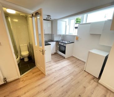 Colney Hatch Lane, London - Photo 4