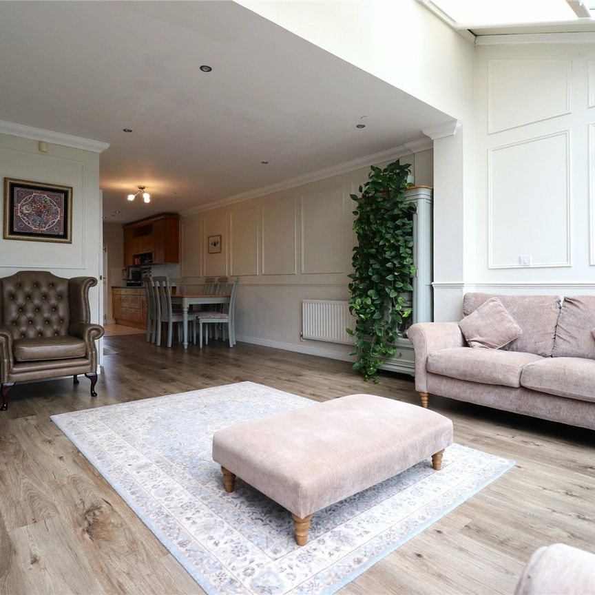 Kingfisher Drive, Greenhithe, Kent, DA9 9RS - Photo 1