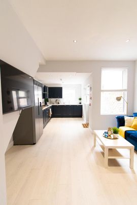 1 bedroom in a house share to rent - Photo 1