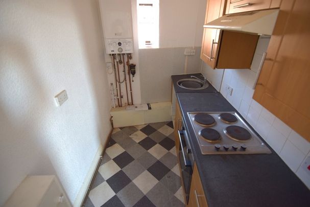 To Let 1 Bed Flat - Photo 1