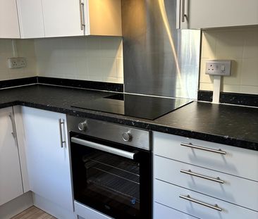 2 Bed Terraced House, Holmfield Avenue, M9 - Photo 5