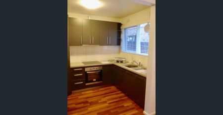 renovated one bedroom ground floor unit in Hawthorn East - Photo 4