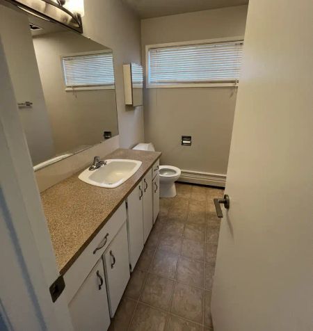 7715 159st — Bi-Level 2 Bedroom One Bath - Photo 2