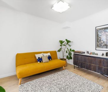 A Semi-Sized Parkside Apartment in Paddington Gardens - Photo 1