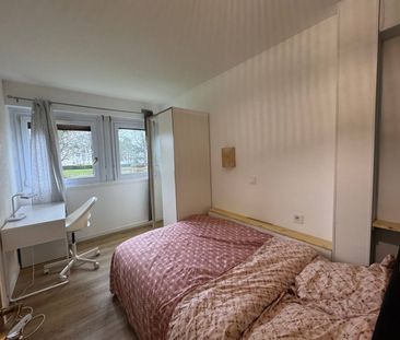 Une chambre avec salle de bain privative - Photo 4