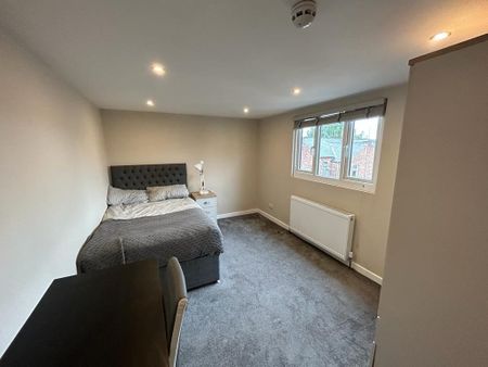 6 Bed End Terrace, Moseley Road, M14 - Photo 5