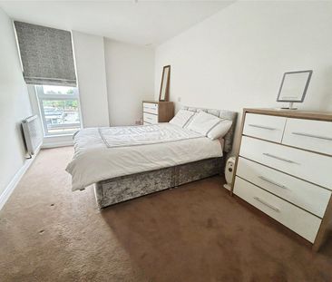 Hounslow Road, Feltham, TW14 0BY - Photo 2