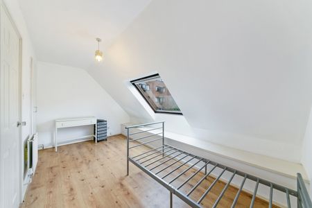 4 bedroom semi-detached house to rent - Photo 2