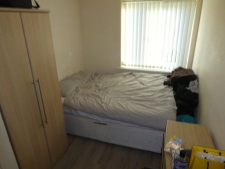 4 bedroom townhouse to rent - Photo 5