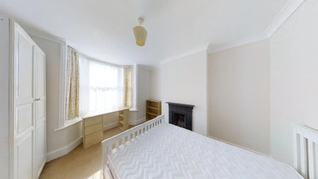 3 bedroom end of terrace house to rent - Photo 5