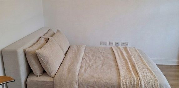 Room in a Shared House, Randall Avenue, NW2 - Photo 2