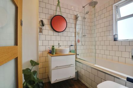 2 Bed Maisonette, Copper Mill Lane, SW17 - Photo 5
