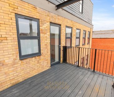 High Street, Horley, RH6 - Photo 3