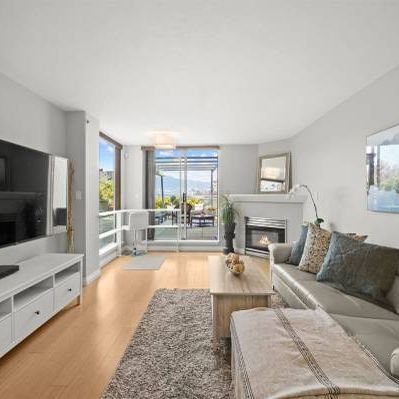 Furnished and Spacious 1 Bedroom 1 Bath w/ Amazing Patio(Kitsilano) - Photo 3