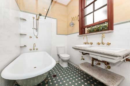 Generous Single Storey 3 Bedroom Home in a Walk-to Everywhere Lifestyle Location - Photo 3