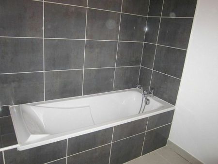 NIMES / ROUTE D'AVIGNON - T2 RECENT avec PARKING et TERRASSE - Photo 4