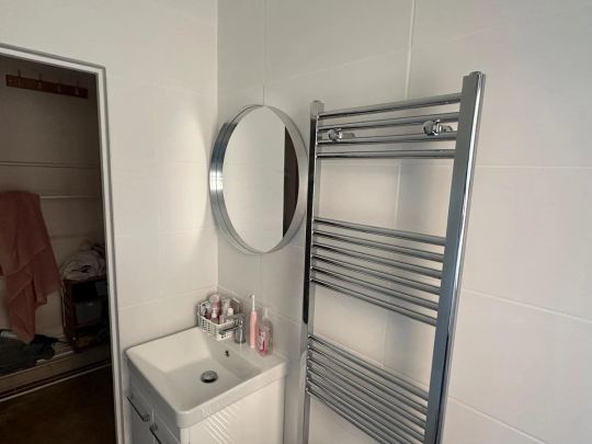 To Rent Holdenhurst Road, Lansdowne, Bournemouth, BH8 £1,100 pcm Tenancy Info - Photo 1