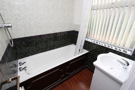 3 bedroom semi-detached house to rent - Photo 5