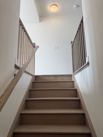 For Lease - 94 Fieldfare (Upper) Road, Brampton, Ontario - Photo 2