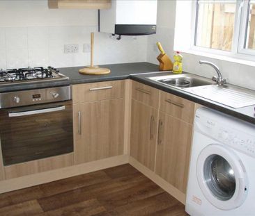 3 bedroom semi-detached house to rent - Photo 2