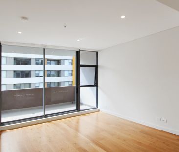 Well Maintained 1 Bed plus Study Desk and Parking! - Photo 2