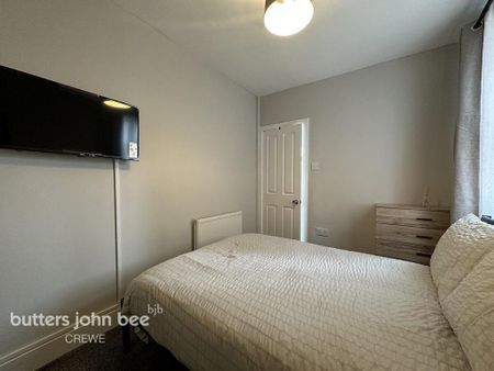1 bedroom in a house share to rent - Photo 3
