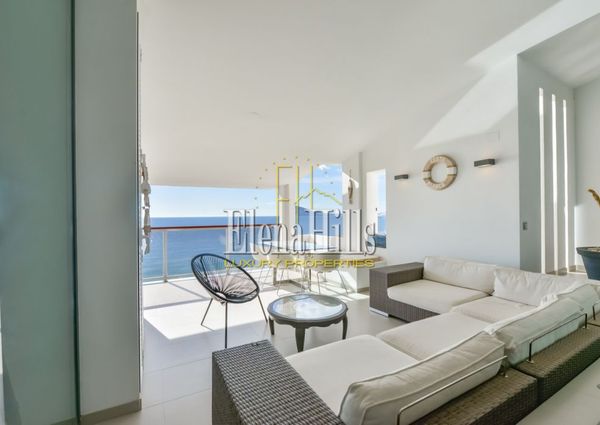 Large reformed apartment with magnificent sea views in front of the Mascarat Beach, Altea, Alicante