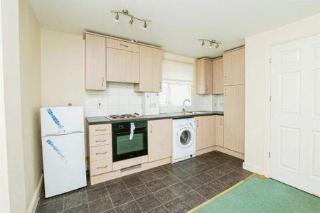 2 bedroom ground floor flat to rent - Photo 5