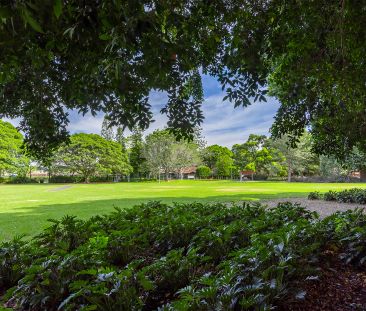 Stylish parkside retreat with lock-up over-sized garage - Photo 2