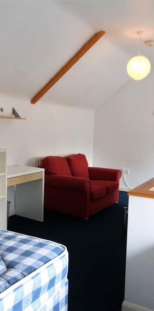 Victoria Square, Jesmond - Photo 1